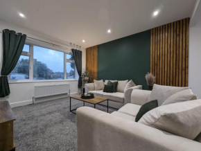 Oakwood Suite - Sleeps 5 - Contractors - Smart TVs in all rooms